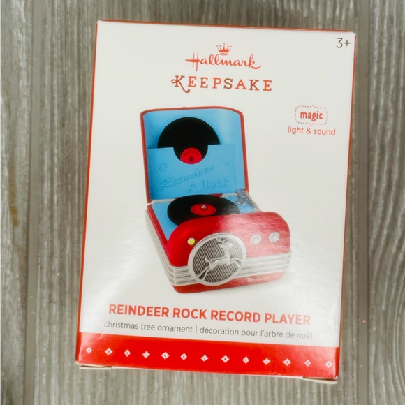 New Hallmark reindeer rock record player 2015 Christmas Ornament 3 Records/Song - Picture 3 of 11